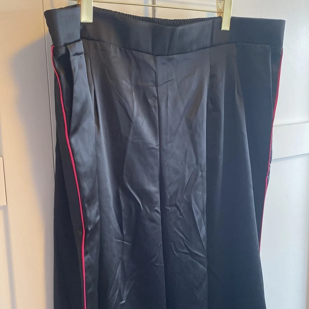 Torrid - Wide Leg Satin High Rise Pant in Deep Black - Picture 3 of 9